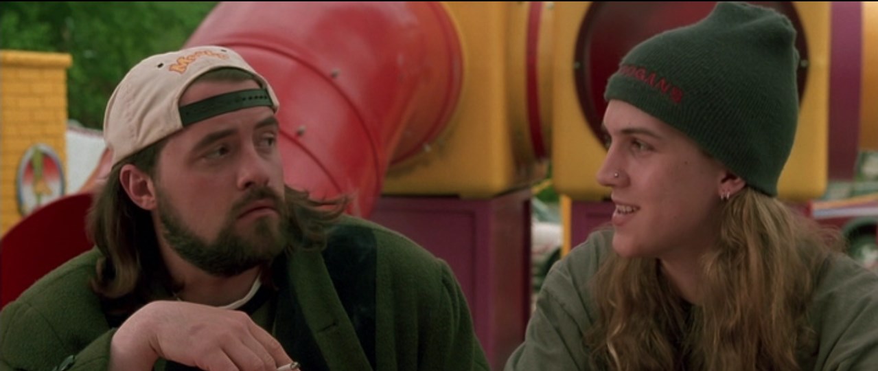 — Знаешь, чем занимаются мертвые большую часть времени? Они наблюдают за живыми. Особенно, когда те принимают душ.
— Класс, скорей бы сдохнуть!