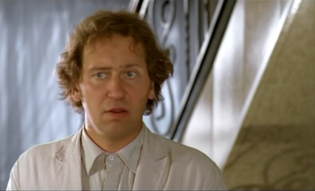 — Кстати, Саша, насчёт опоздания: мы вот только что отплыли.
— Как отплыли? Но это же бардак.
— Зато ты главный.