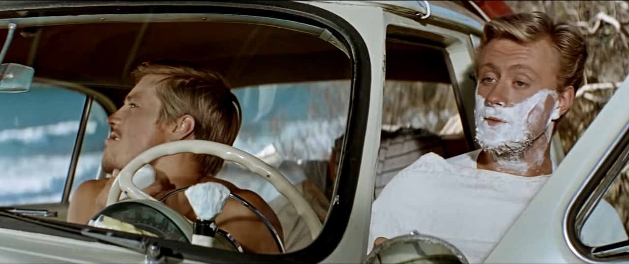 В конце концов всем женщинам свойственны черты милиционера. Сначала они говорят: «Давайте не будем!», а потом: «Следуйте за мной!»