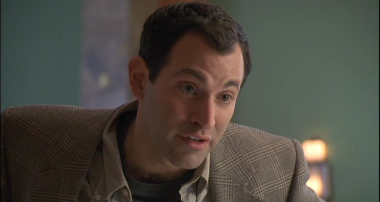 — Всё, у меня встреча. Когда освобожусь, забегу к тебе в отель. А пока пообещай — не делать глупостей.
— А разве я склонен?
— Ты ведь женился на Софи?